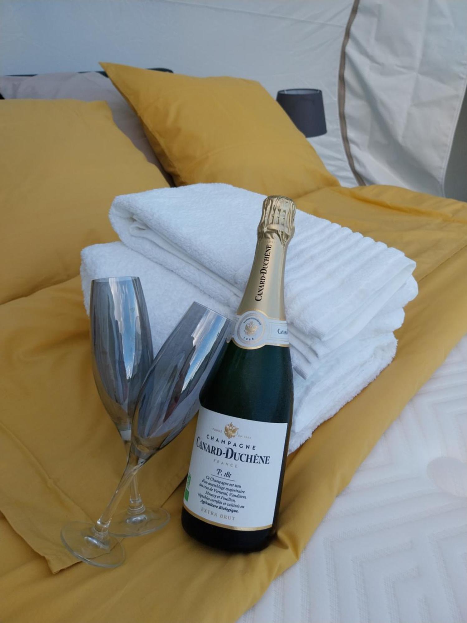 La Bubble Hotel La Salvetat-Peyrales ภายนอก รูปภาพ